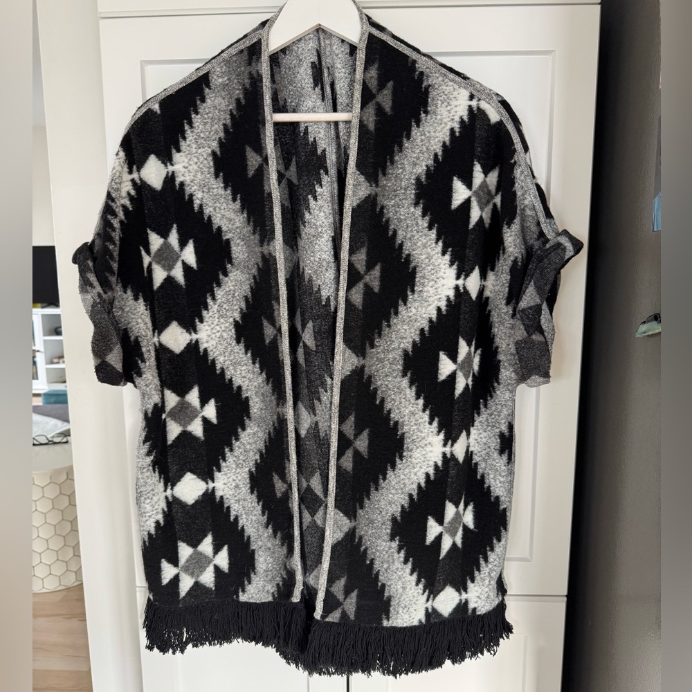American Eagle Outfitters Black and White Patterned Jacket
